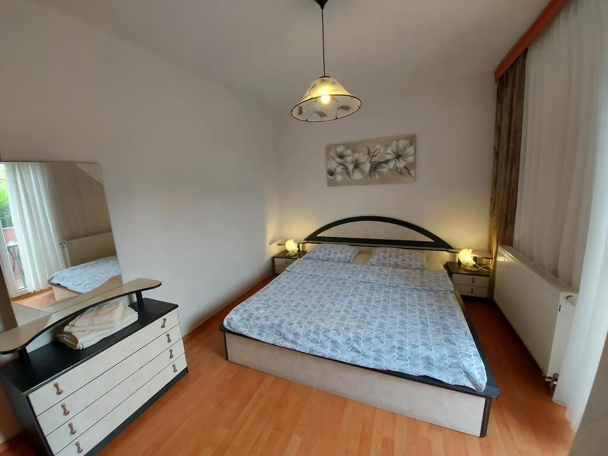 Apartments & Rooms Nensi Baška Pensjonat