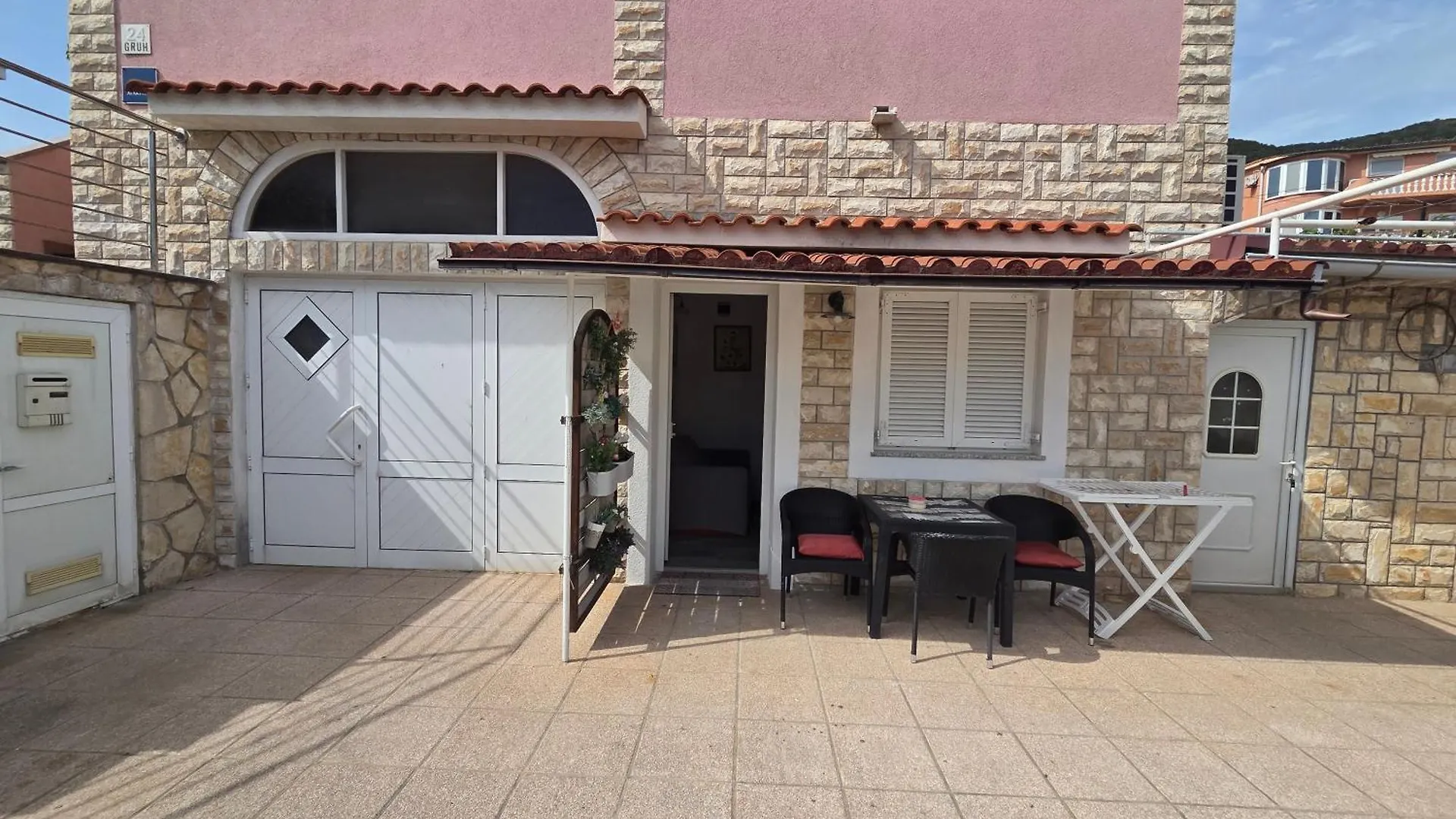 Apartments & Rooms Nensi Baška Pensjonat
