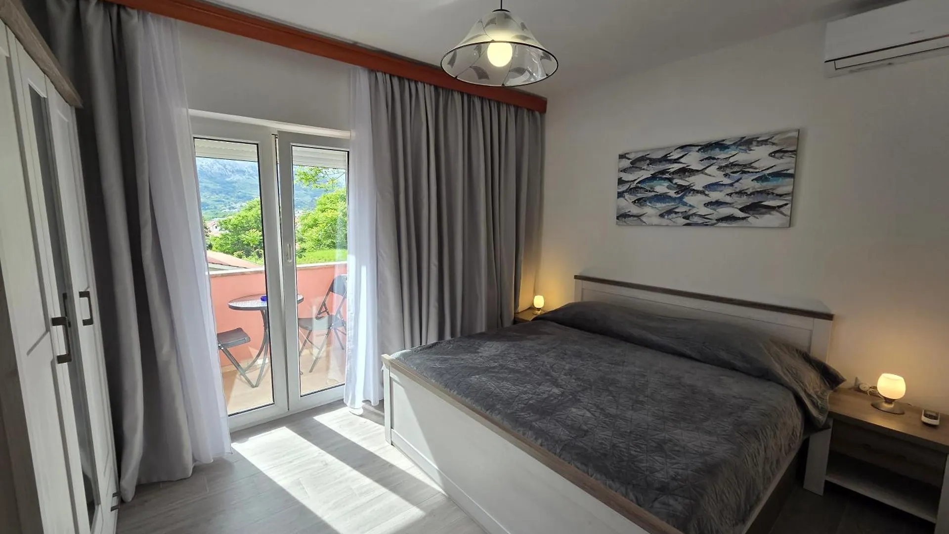 Guest house Apartments & Rooms Nensi