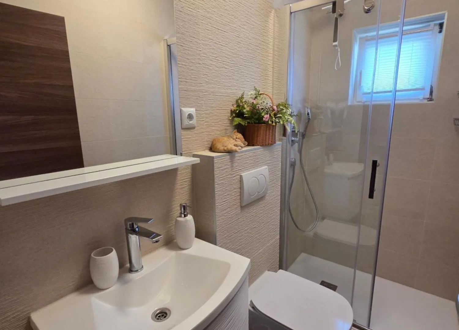 Apartments & Rooms Nensi Guest house